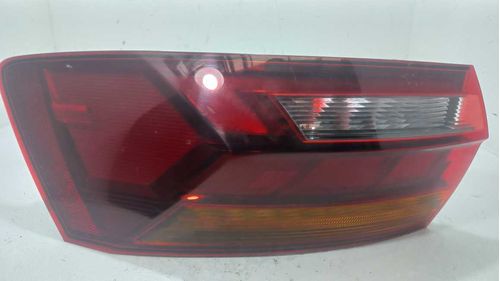 LANTERNA ESQUERDA VOLKSWAGEN JETTA 2.0 2021